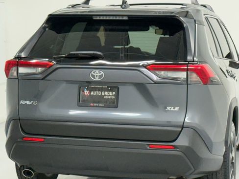 Used 2019 Toyota RAV4 XLE w/ Convenience Package image 15