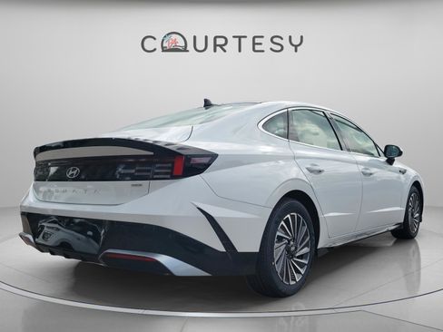 New 2025 Hyundai Sonata SEL image 3