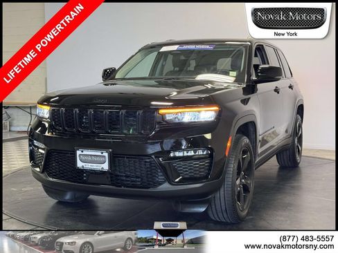 Used 2023 Jeep Grand Cherokee Limited w/ Black Appearance Package AWD/4WD image 4