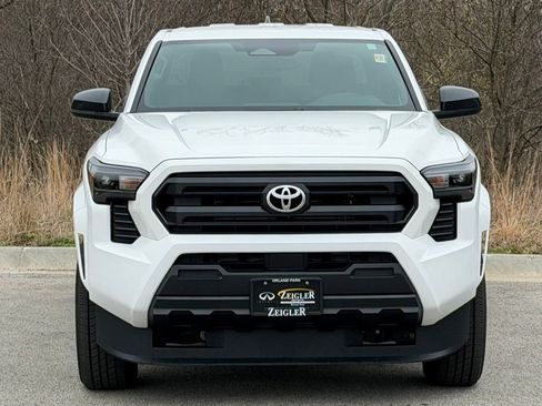 Used 2025 Toyota Tacoma SR AWD/4WD image 2