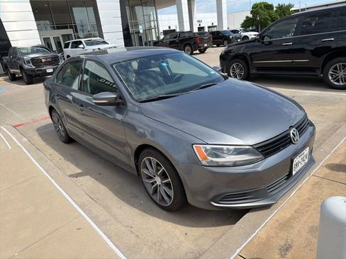 Used 2012 Volkswagen Jetta SE FWD image 2