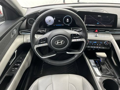 Used 2025 Hyundai Elantra Limited FWD image 23