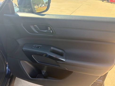 Used 2025 Nissan Pathfinder SV AWD/4WD image 24