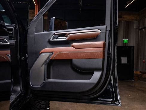 Used 2025 GMC Sierra 2500 Denali Ultimate image 36