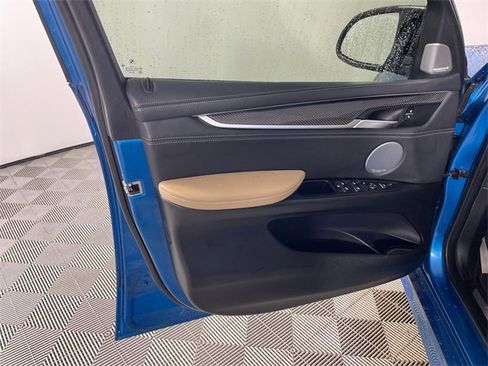 Used 2018 BMW X5 M image 18