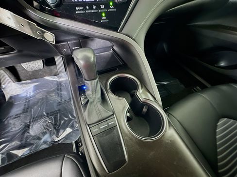 Used 2024 Toyota Camry SE image 21