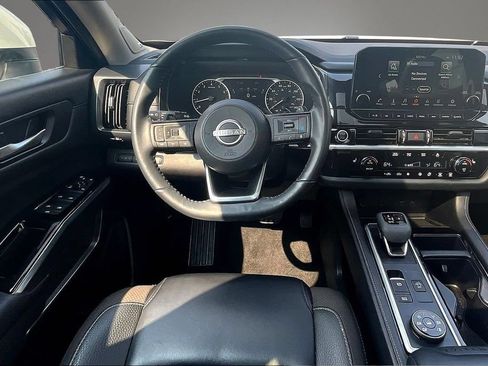 Used 2024 Nissan Pathfinder SL w/ SL Premium Package AWD/4WD image 8