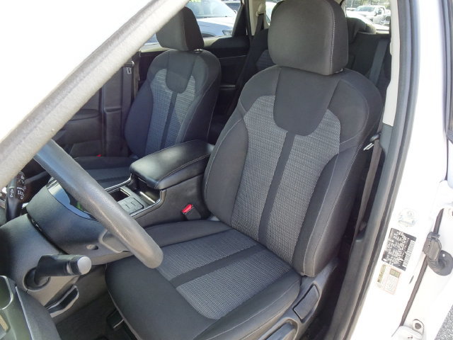 Used 2023 Kia Sorento LX FWD image 11