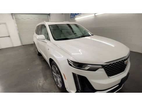 Used 2020 Cadillac XT6 Premium Luxury image 3