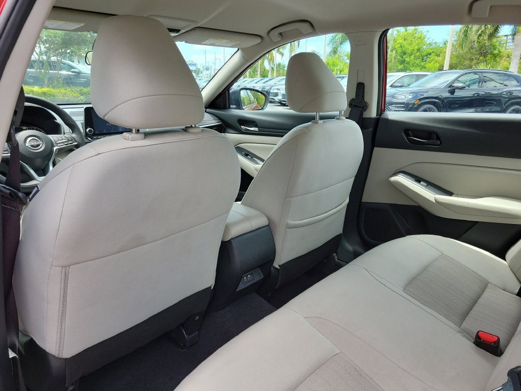 Used 2025 Nissan Altima 2.5 SV FWD image 10