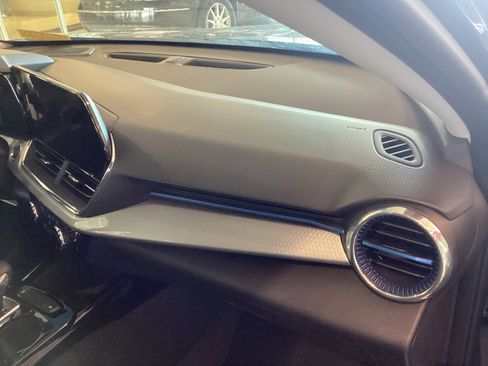 Used 2025 Chevrolet Trax LT w/ LT Convenience Package image 23