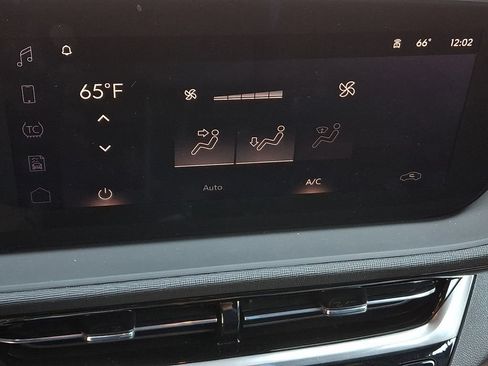 Used 2024 Buick Envista Sport Touring w/ Convenience I Package FWD image 17
