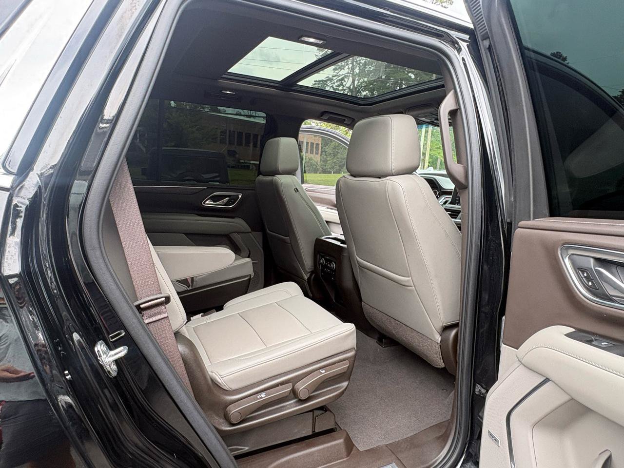 Used 2021 Chevrolet Tahoe LT w/ LT Signature Package RWD image 14