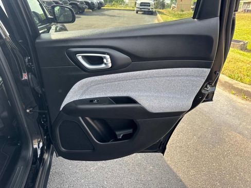 Used 2025 Jeep Compass Sport AWD/4WD image 20