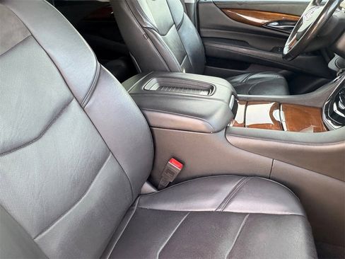 Used 2020 Cadillac Escalade Luxury image 29