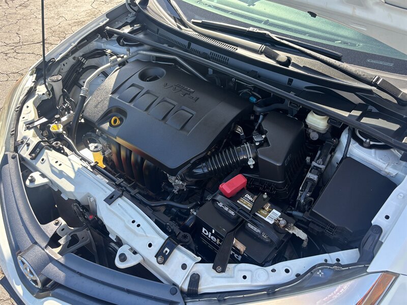 Used 2016 Toyota Corolla LE FWD image 18