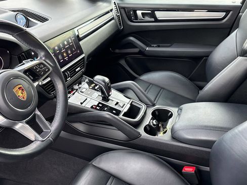 Used 2022 Porsche Cayenne Platinum Edition image 19