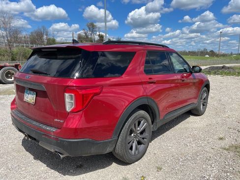 Used 2022 Ford Explorer XLT w/ Equipment Group 202A image 6