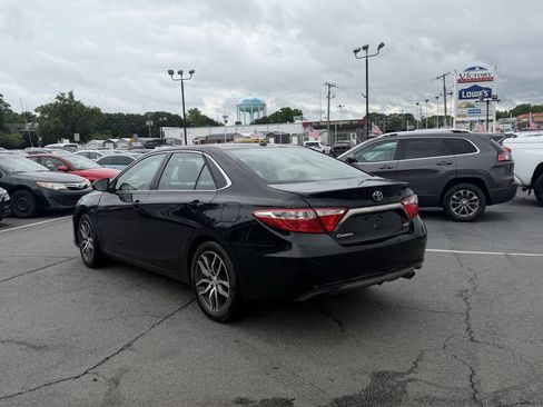 Used 2017 Toyota Camry XSE w/ Moonroof Package FWD image 3