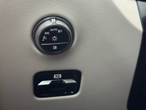 Used 2025 Mercedes-Benz GLC 300 4MATIC image 23