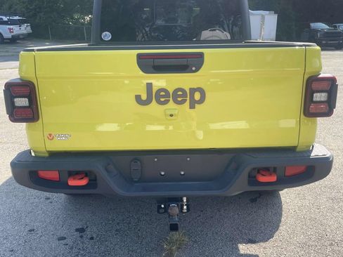 Used 2024 Jeep Gladiator Mojave w/ Convenience Group AWD/4WD image 4