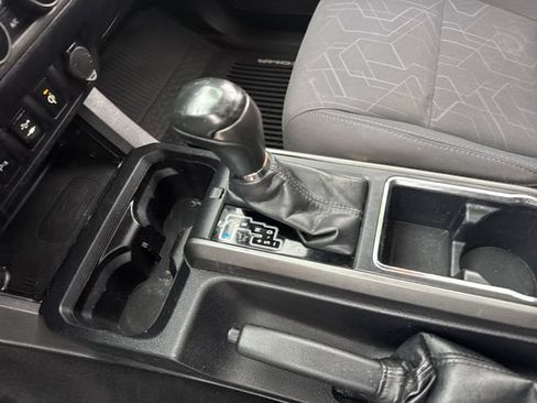 Used 2017 Toyota Tacoma SR5 AWD/4WD image 18