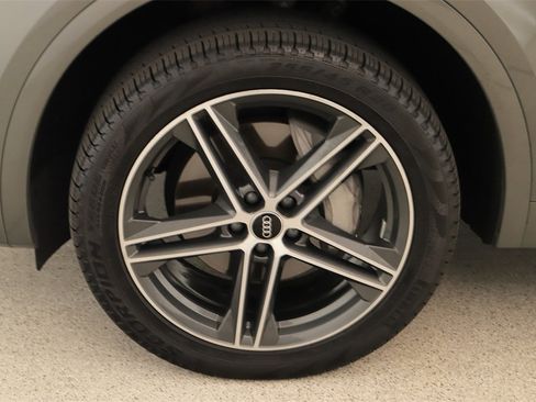 Used 2024 Audi Q5 e Premium w/ Convenience Package image 33