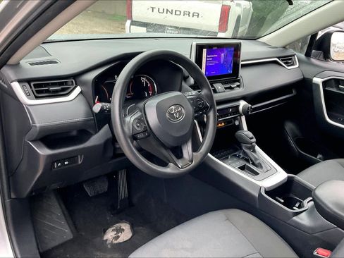 Used 2025 Toyota RAV4 XLE FWD image 17