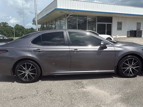 Used 2022 Toyota Camry SE w/ Convenience Package FWD image 6