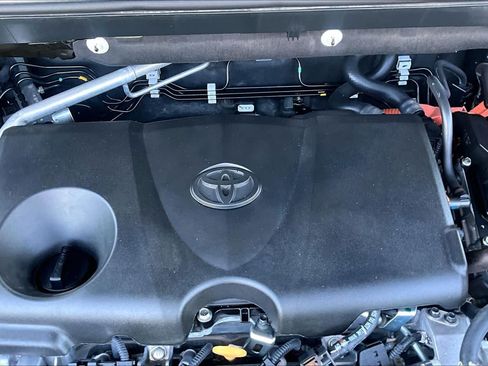 Certified 2025 Toyota RAV4 XLE AWD/4WD image 33
