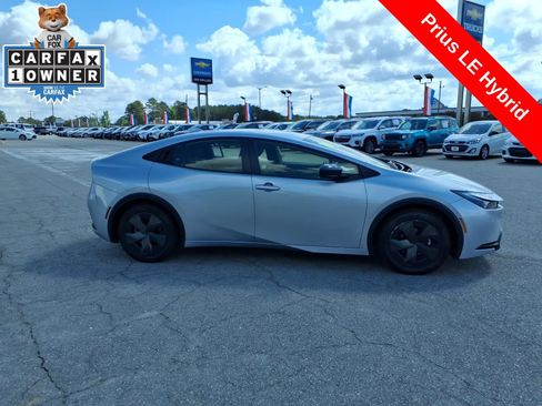 Used 2024 Toyota Prius LE FWD image 6