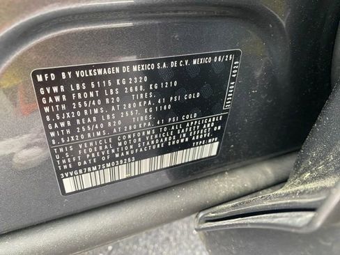 Used 2025 Volkswagen Tiguan SE R-Line image 7