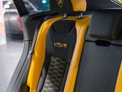 Used 2021 Lamborghini Urus AWD/4WD image 37