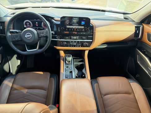 Used 2024 Nissan Pathfinder Platinum FWD image 15