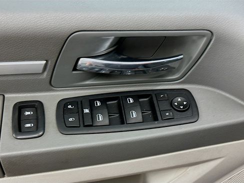 Used 2009 Dodge Grand Caravan SXT FWD image 15