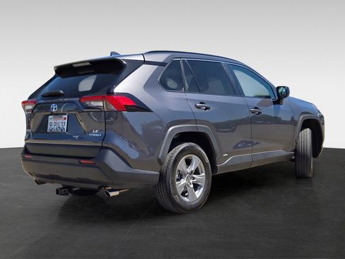Used 2024 Toyota RAV4 LE AWD/4WD image 4