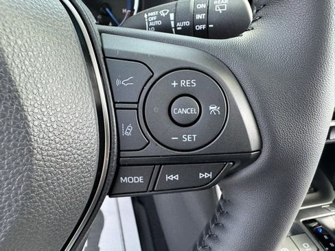 Used 2025 Toyota RAV4 XLE Premium image 21