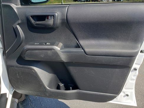 Used 2022 Toyota Tacoma TRD Sport image 16