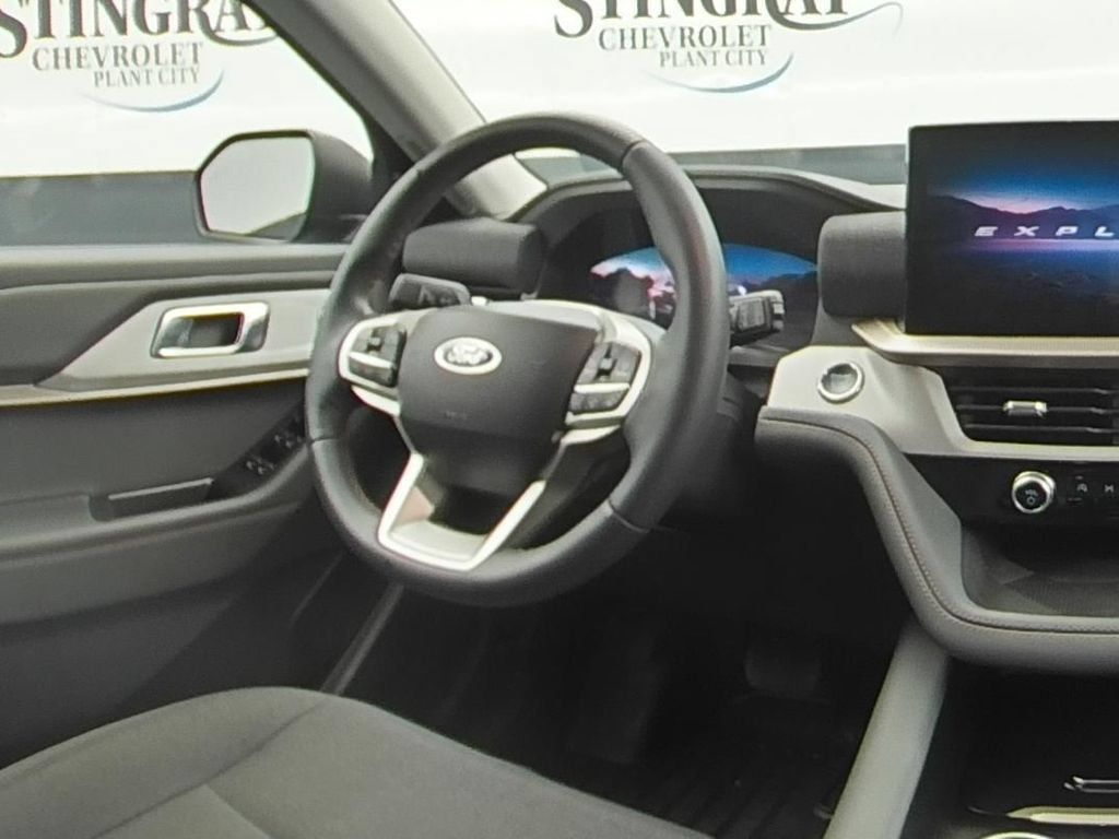 Used 2025 Ford Explorer Active RWD image 16