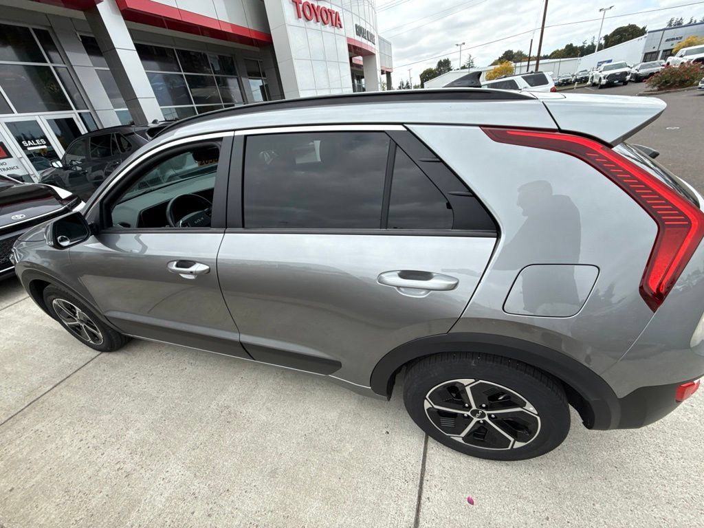 Used 2023 Kia Niro EX FWD image 8
