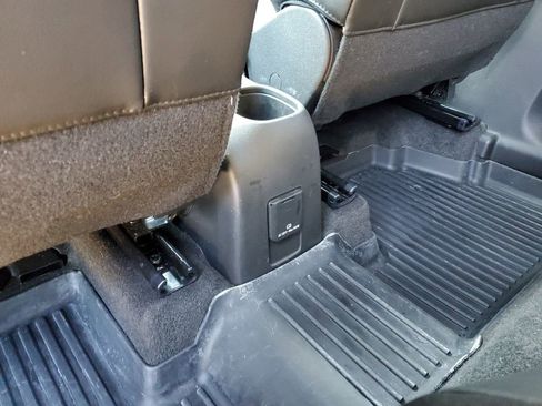 Used 2022 Chevrolet Trax LT w/ LT Convenience Package image 27