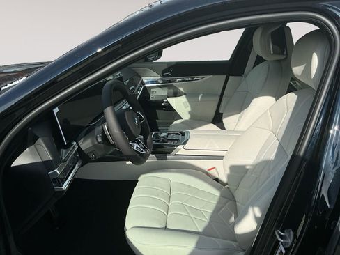 New 2026 BMW 750e xDrive w/ Premium Package AWD/4WD image 9