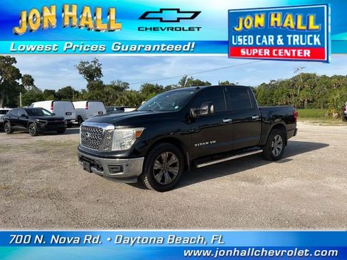Used 2018 Nissan Titan SV w/ SV Convenience Package AWD/4WD image 2