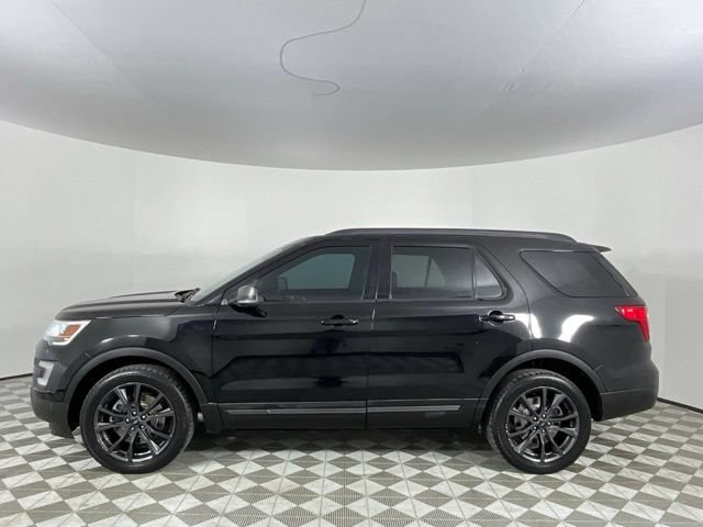 Used 2017 Ford Explorer XLT w/ Equipment Group 202A AWD/4WD image 7