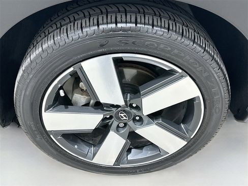 Used 2024 Hyundai Santa Fe Limited image 34