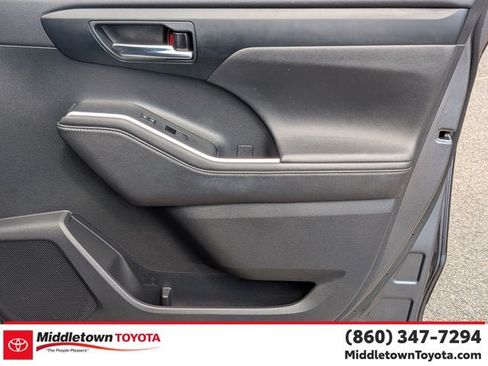 Used 2023 Toyota Highlander XSE AWD/4WD image 13