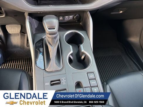 Used 2023 Toyota Highlander XLE image 10