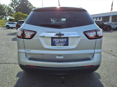 Used 2017 Chevrolet Traverse LT w/ Style and Technology Package AWD/4WD image 4