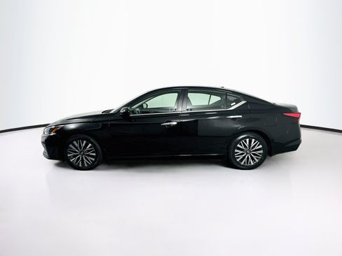 Used 2023 Nissan Altima 2.5 SV FWD image 4