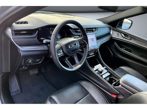 Certified 2024 Jeep Grand Cherokee Overland w/ Luxury Tech Group IV image 15